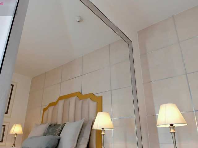 CrystalRose1's BongaCams show and profile