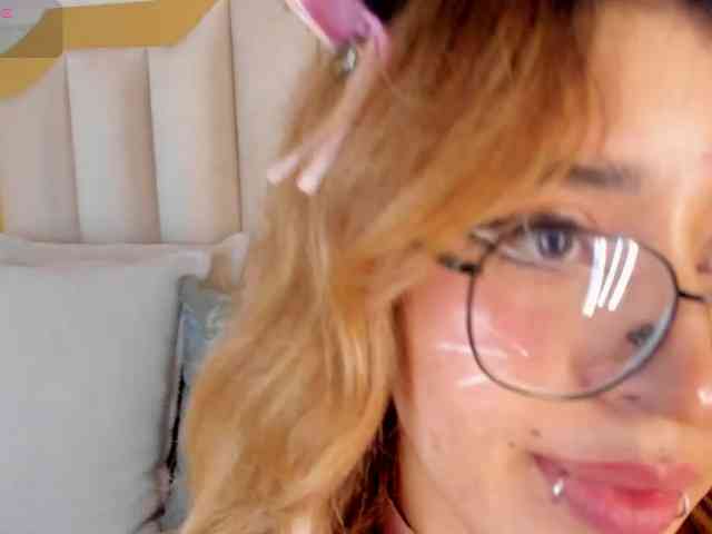 CrystalRose1 webcam