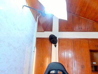 LucySkinny Porn Show