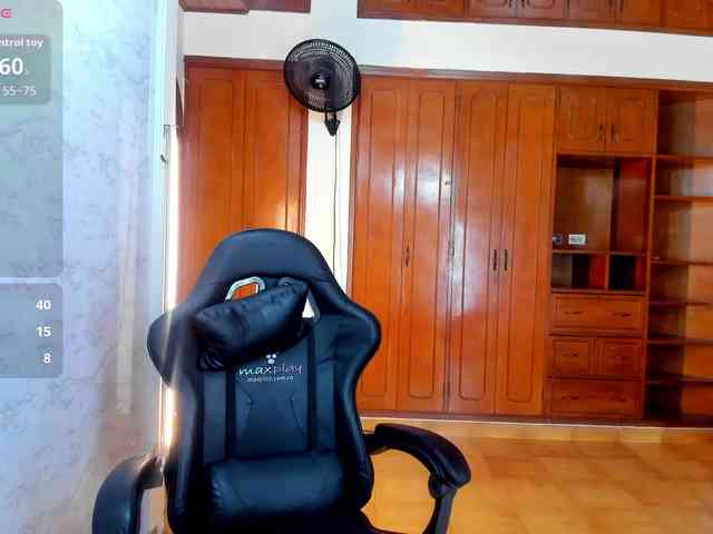 LucySkinny Live Webcam on BongaCams