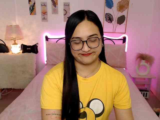 ScarletteKisses2... Live Webcam on BongaCams