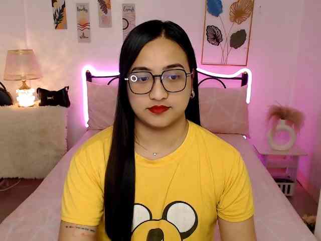 ScarletteKisses2... Live Webcam on BongaCams