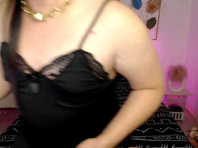 ScarletteKisses2... Live Webcam on BongaCams