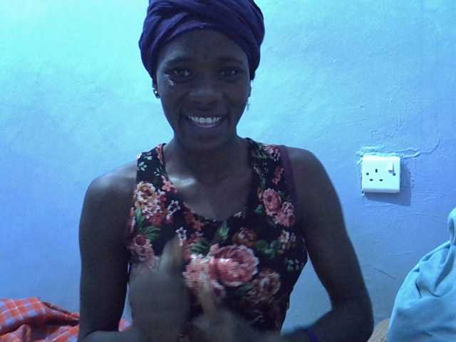 le modèle Luci-anna est en webcam porno dans un show sur le site bongacams, il possède les tags suivants: Ebony,Blonde,Shaved