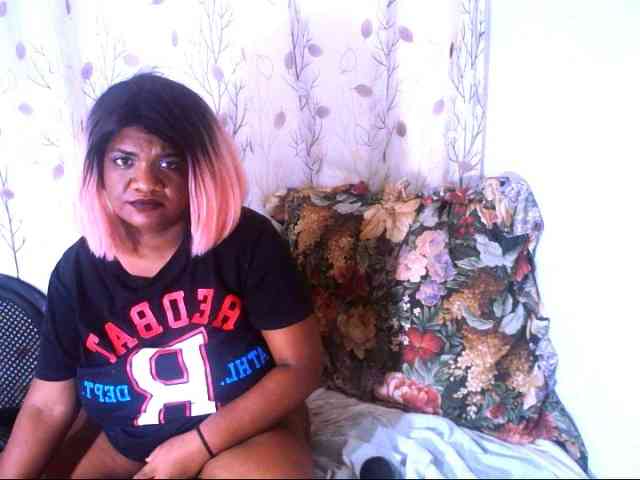 IndianSexyAss00 webcam