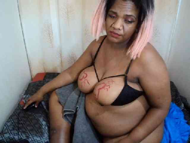 IndianSexyAss00 webcam