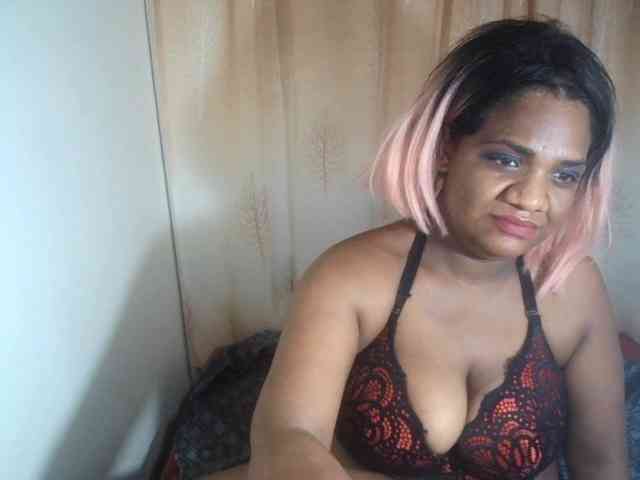 IndianSexyAss00 webcam