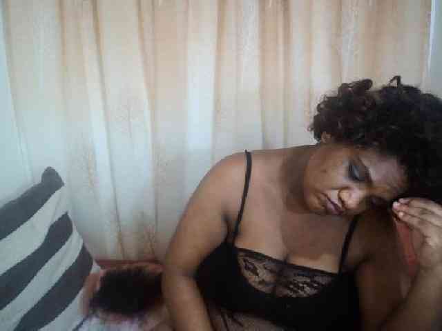 IndianSexyAss00 webcam