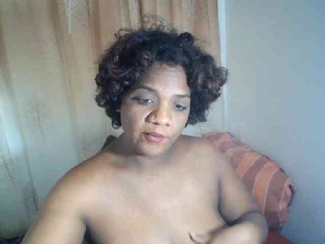 IndianSexyAss00 webcam