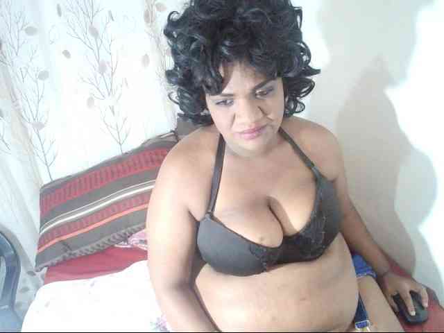 IndianSexyAss00 webcam