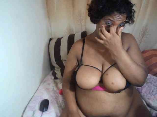 IndianSexyAss00 webcam