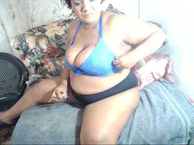 IndianSexyAss00 webcam