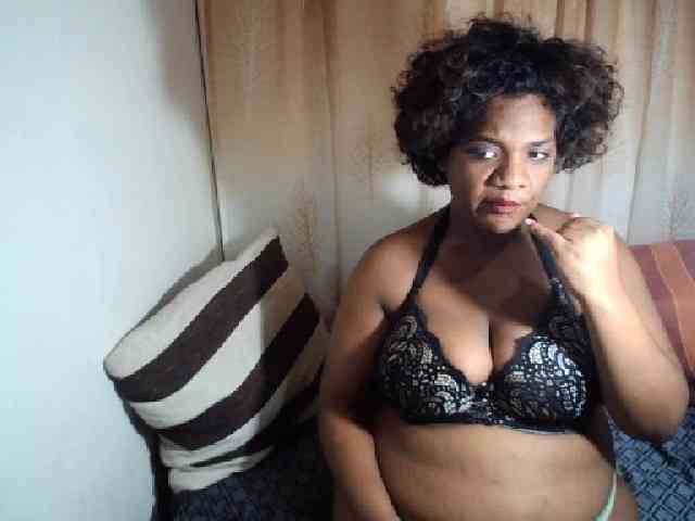 IndianSexyAss00 webcam