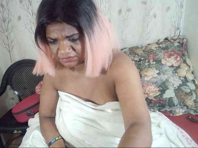 IndianSexyAss00 webcam