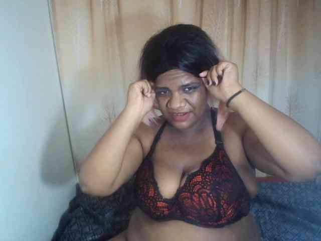 IndianSexyAss00 webcam