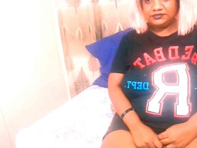 IndianSexyAss00 webcam