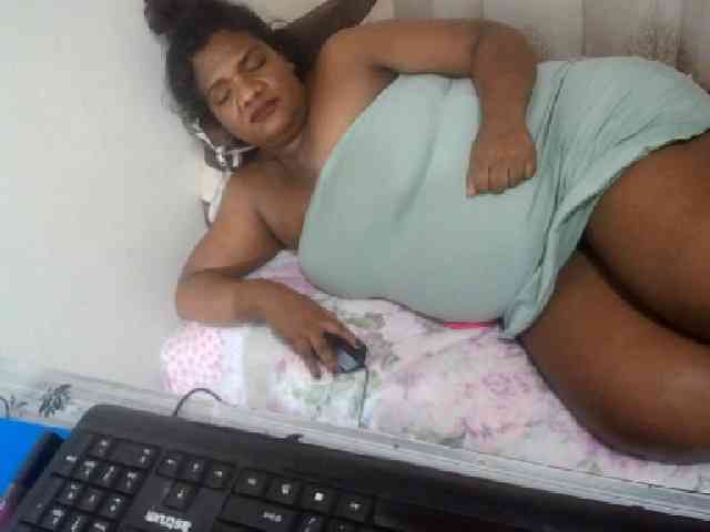 IndianSexyAss00 webcam