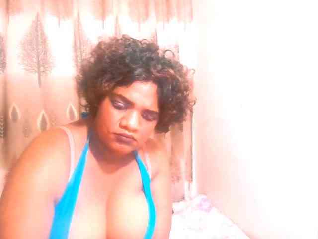 IndianSexyAss00 webcam