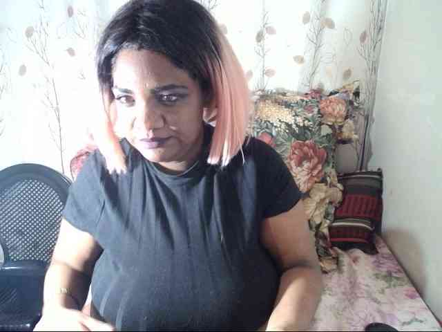 IndianSexyAss00 webcam