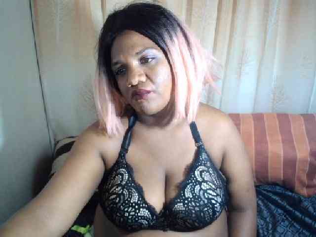 IndianSexyAss00 webcam