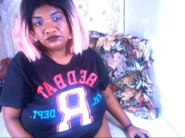 IndianSexyAss00 webcam