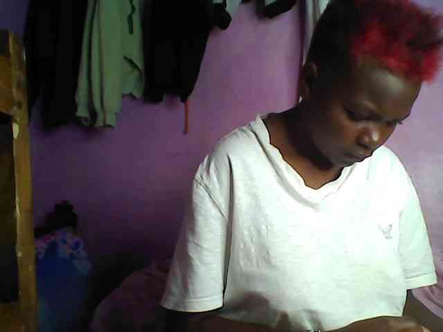 Thickblackebony webcam