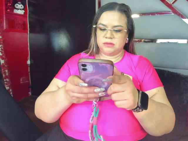 HellenHadsell webcam