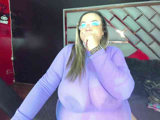 HellenHadsell webcam