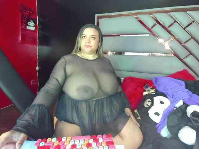 HellenHadsell webcam