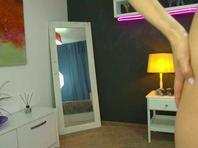 TaniaKarevina's BongaCams show and profile