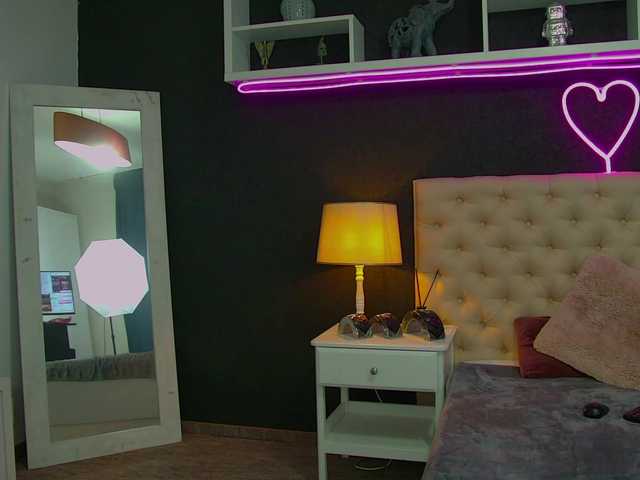 TaniaKarevina's BongaCams show and profile