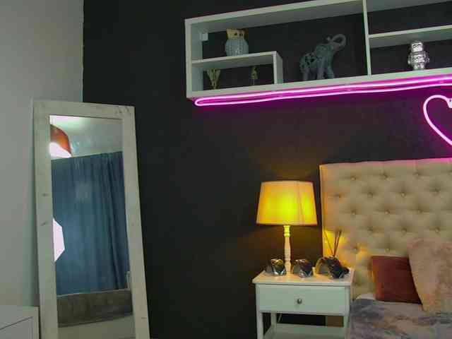 TaniaKarevina webcam