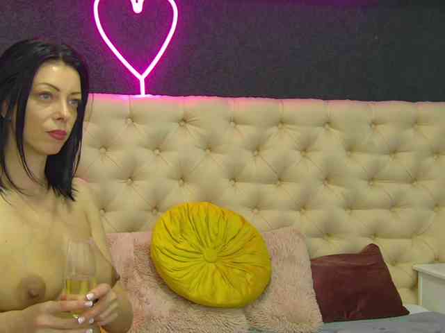 TaniaKarevina webcam