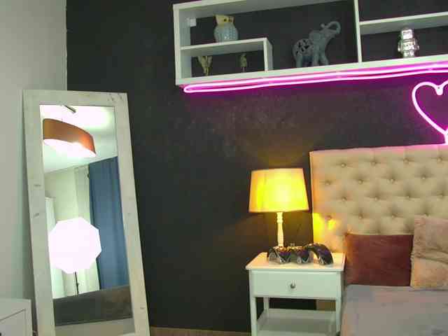 TaniaKarevina webcam