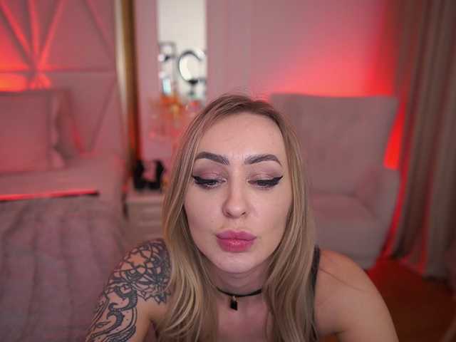 CandyGraces's BongaCams show and profile