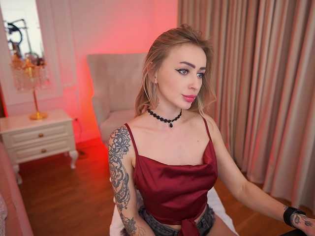 CandyGraces's BongaCams show and profile