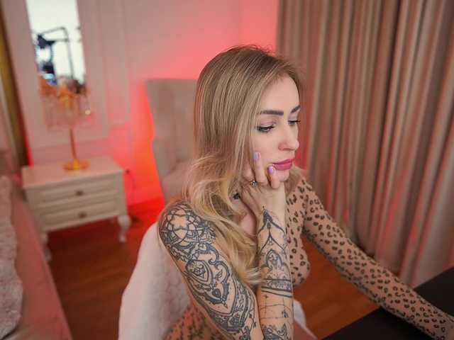 CandyGraces's BongaCams show and profile