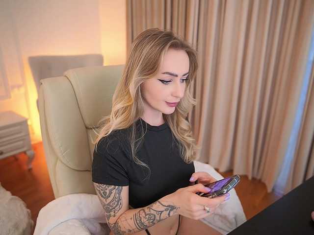 CandyGraces's BongaCams show and profile