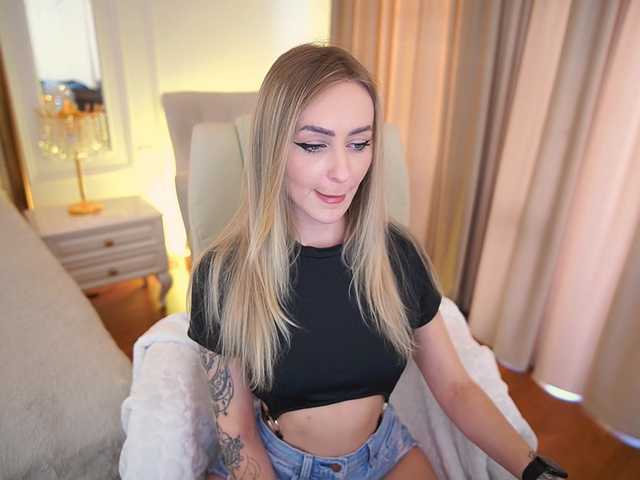 CandyGraces's BongaCams show and profile