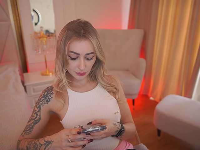 CandyGraces's BongaCams show and profile