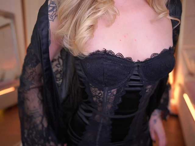 CandyGraces's BongaCams show and profile