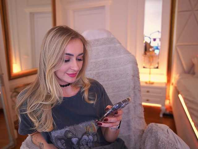 CandyGraces's BongaCams show and profile