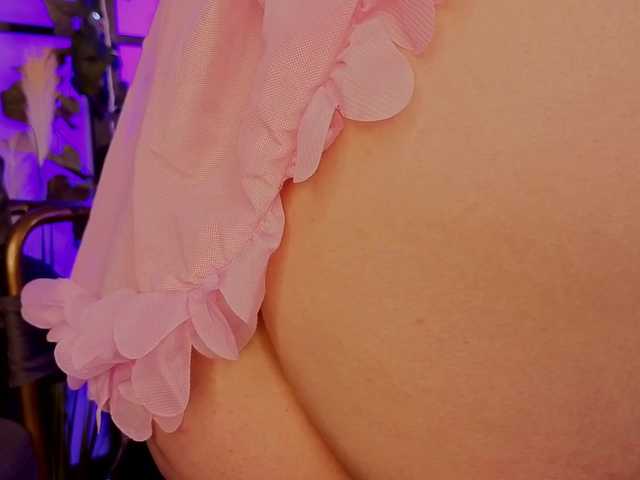 DiamondPinky's BongaCams show and profile