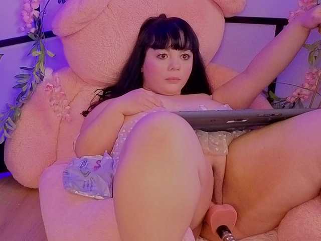 DiamondPinky's BongaCams show and profile