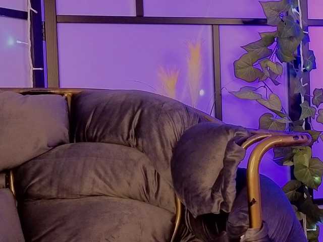 DiamondPinky's BongaCams show and profile