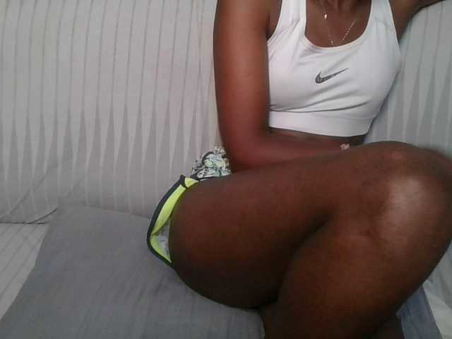 Brunnette-blonde's BongaCams show and profile