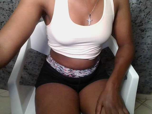 Brunnette-blonde's BongaCams show and profile