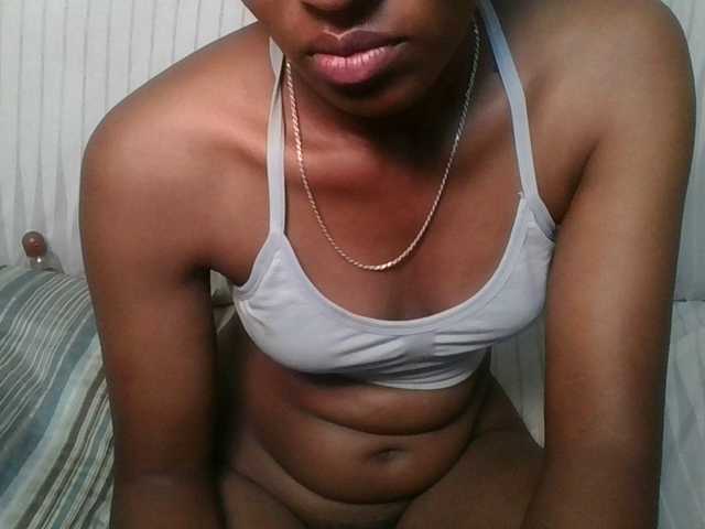 Brunnette-blonde's BongaCams show and profile