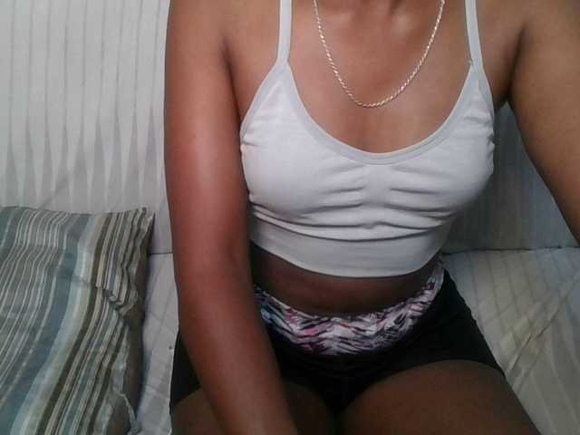 Brunnette-blonde's BongaCams show and profile