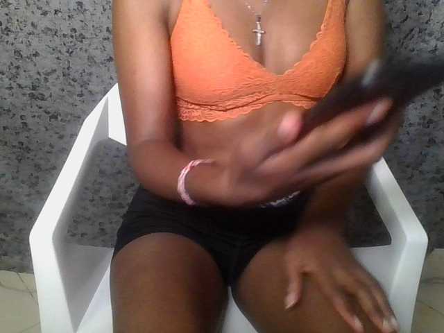 Brunnette-blonde's BongaCams show and profile